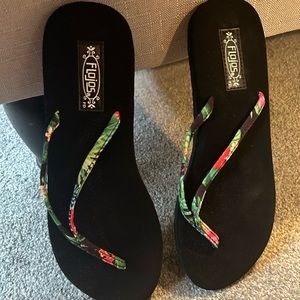 Flojos brand new flip flops! Size 8